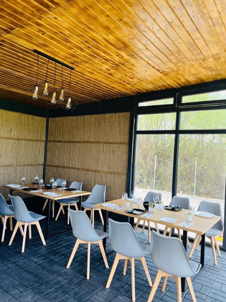 Sun Garden Glamping Domes Hotel Călimăneşti Exterior foto