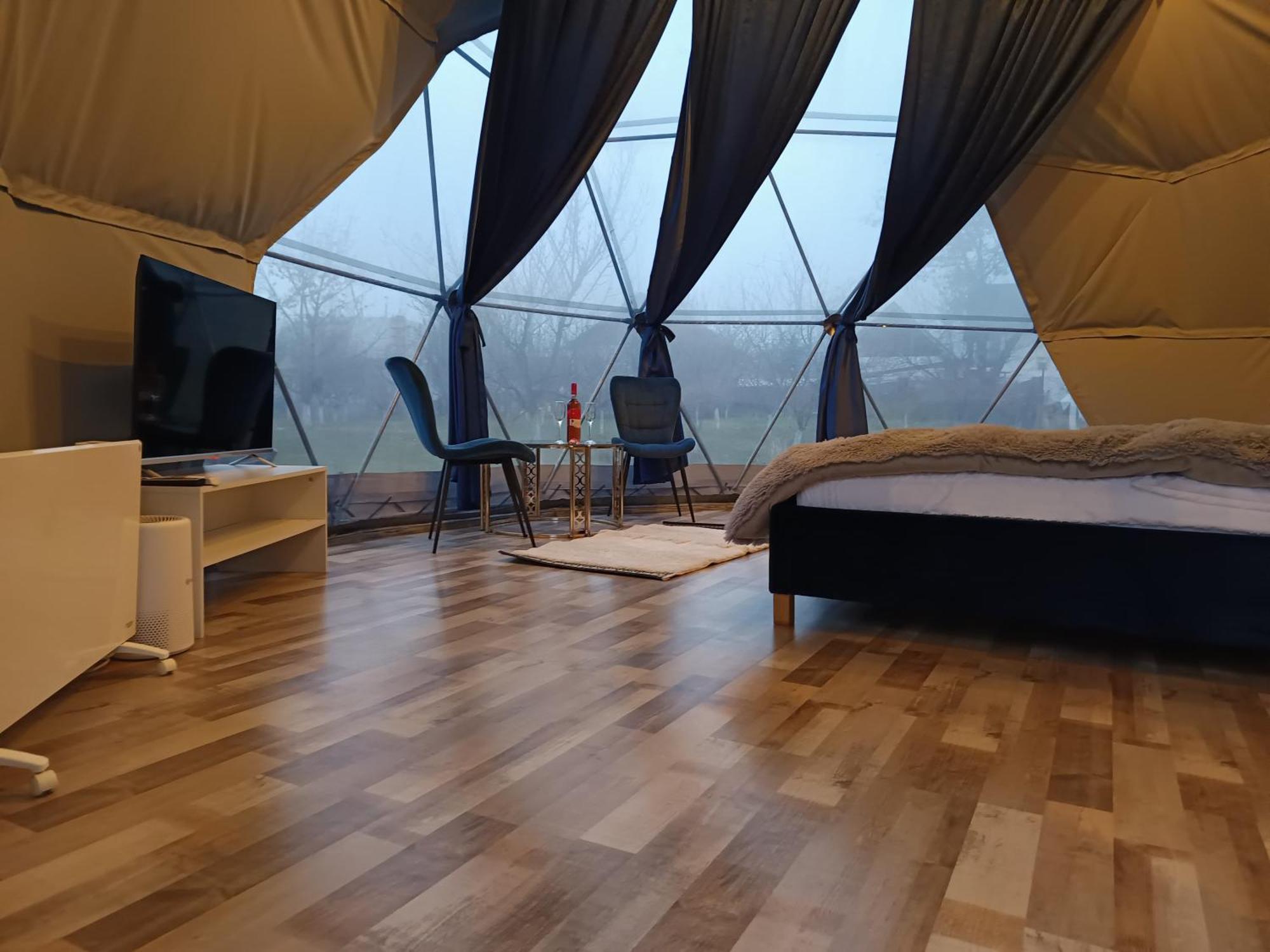 Sun Garden Glamping Domes Hotel Călimăneşti Exterior foto