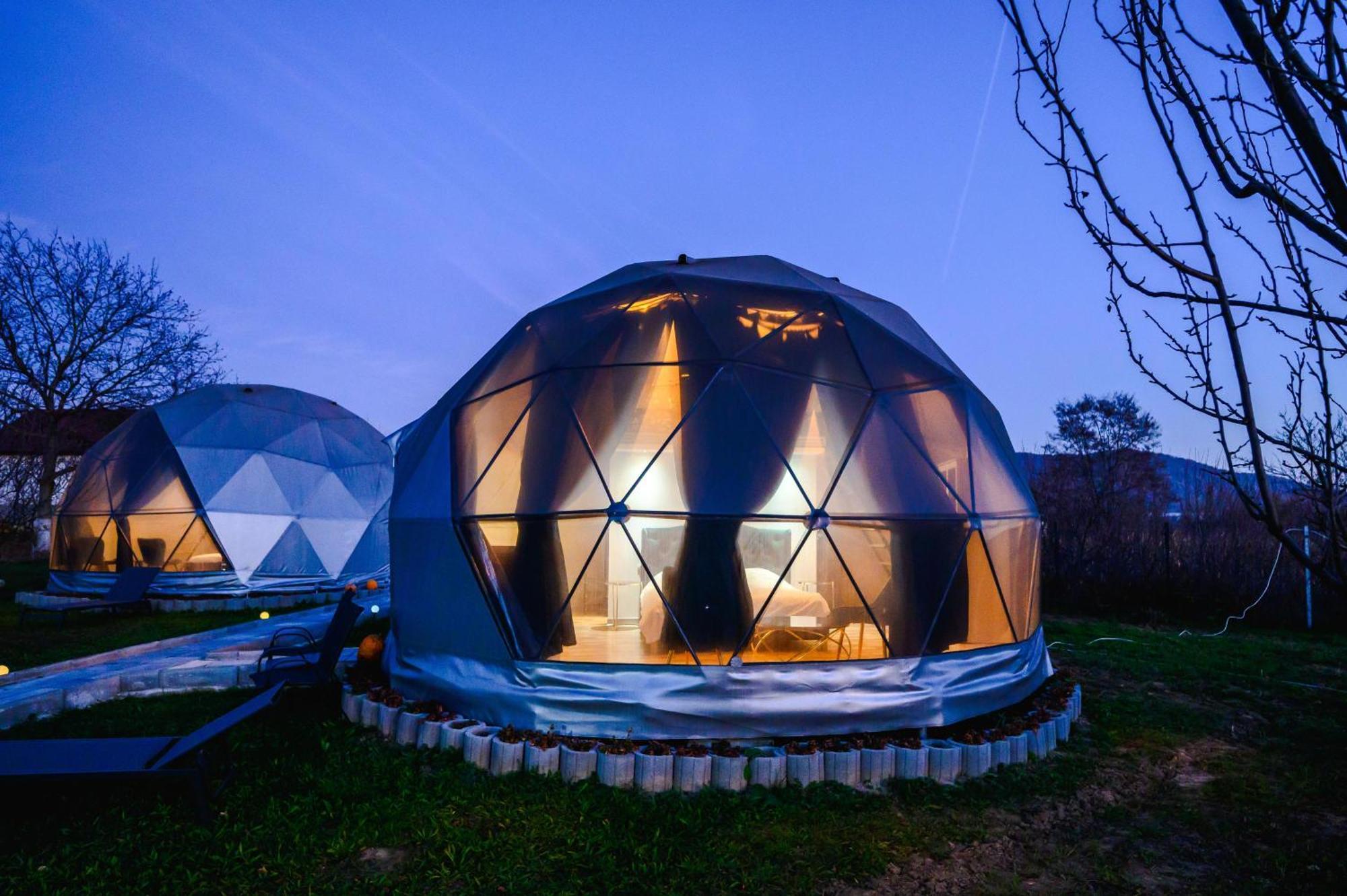Sun Garden Glamping Domes Hotel Călimăneşti Exterior foto