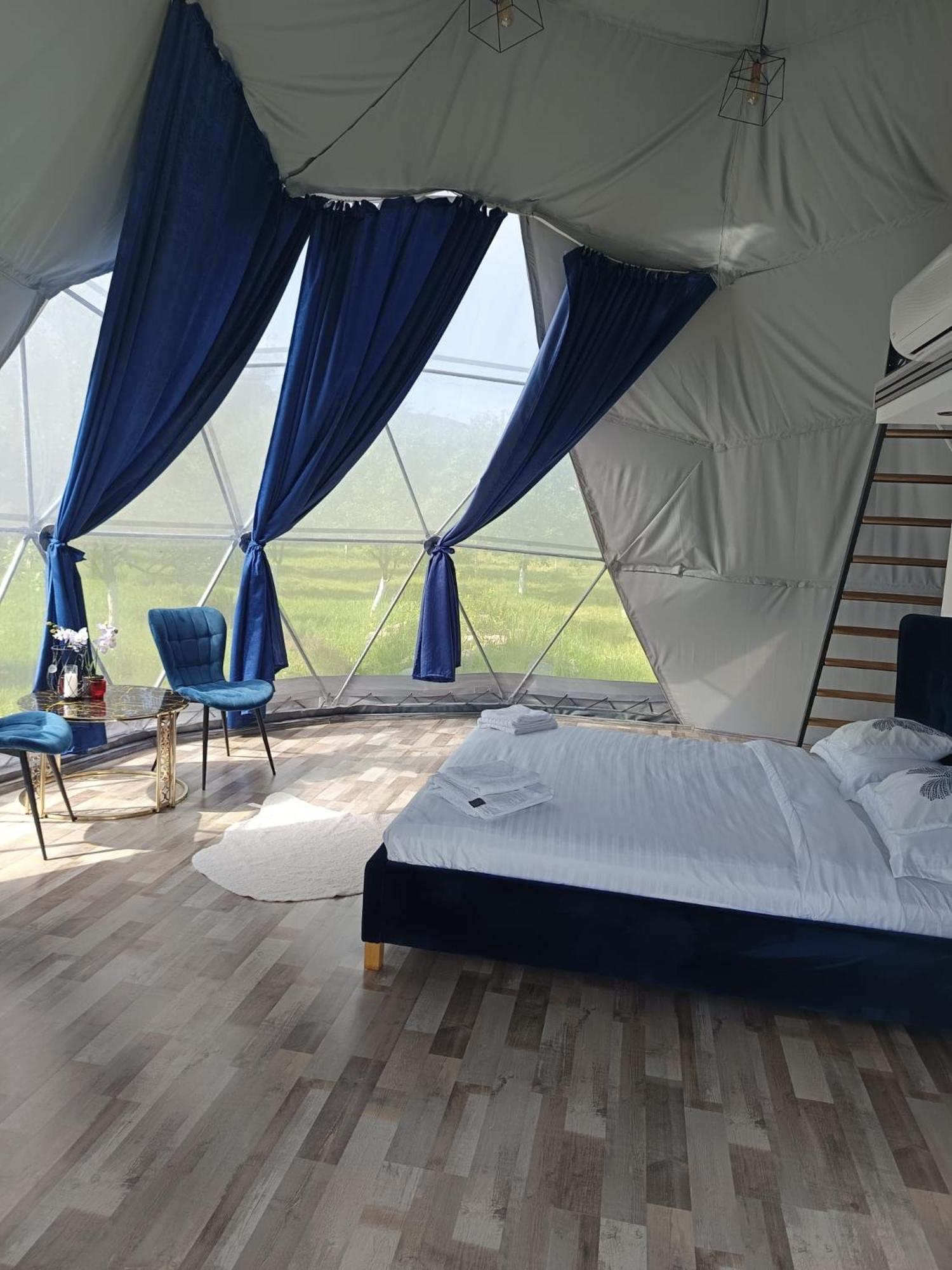 Sun Garden Glamping Domes Hotel Călimăneşti Exterior foto